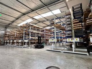 A warehouse with profiles and a forklift